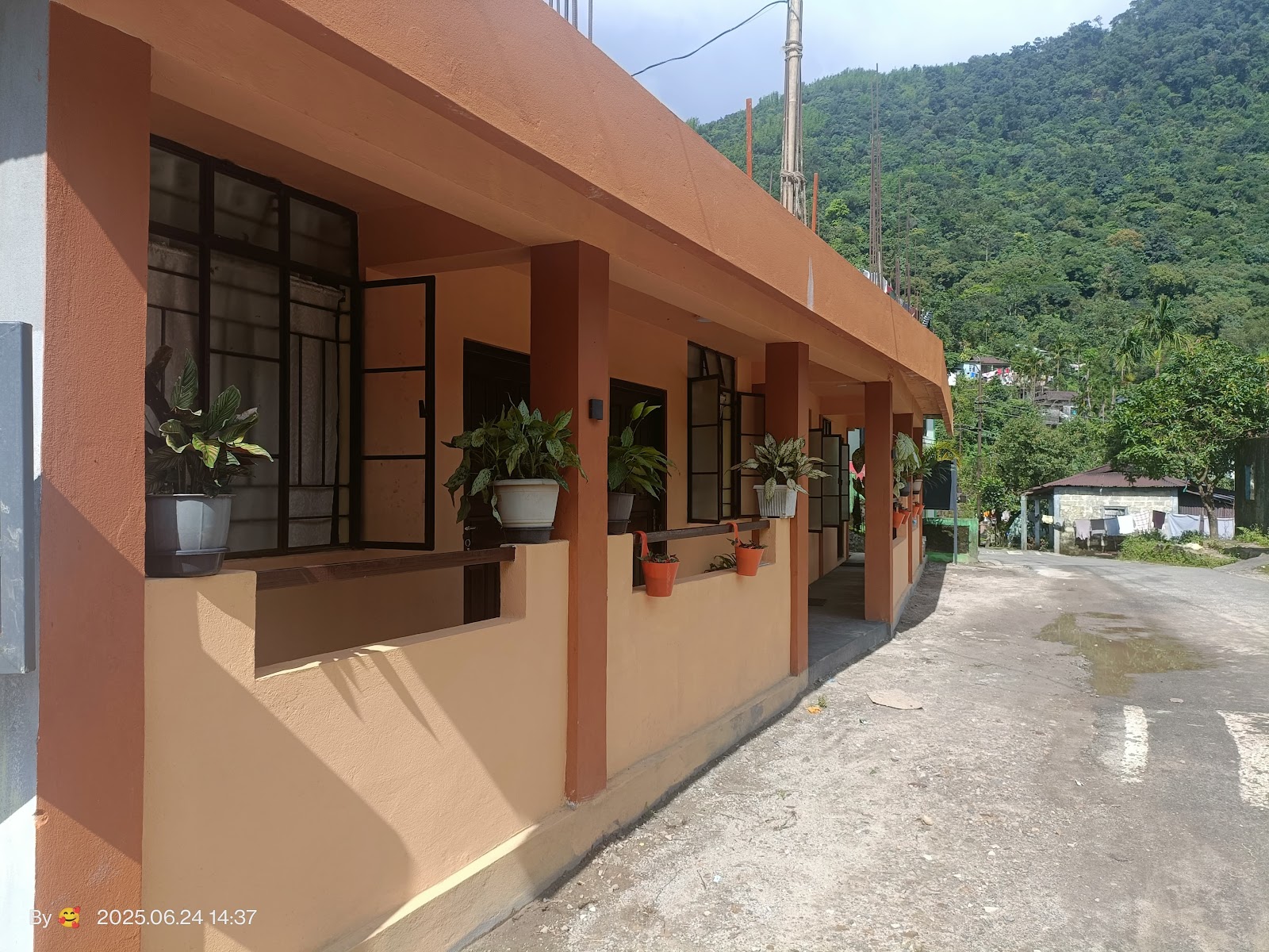 Trekker's Base Camp: Clean, Cozy & Authentic Stay